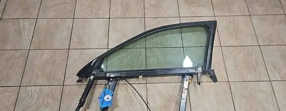 Audi A4 S4 B7 8E 8H Front door window/glass frame 8E0837630