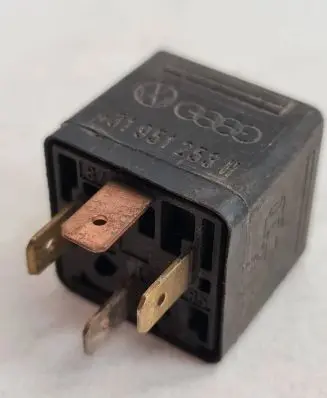 Audi A4 S4 B5 8D Other relay 431951253H