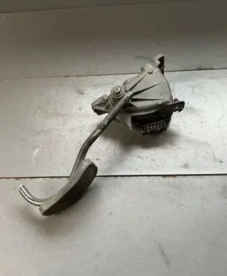 Volvo V70 Accelerator throttle pedal 9447135 9447136 00776905