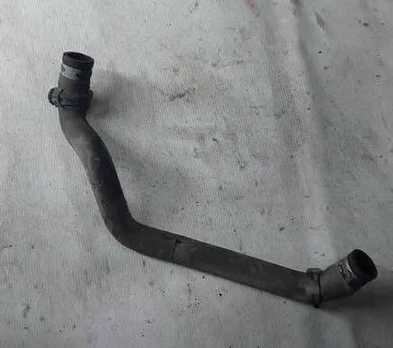 Coolant pipe/hose