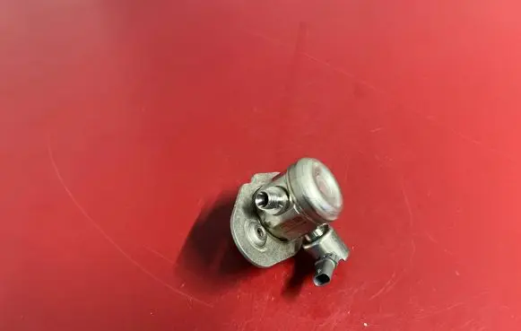 Mini One - Cooper F56 F55 Fuel injection high pressure pump 7636881 13517636881