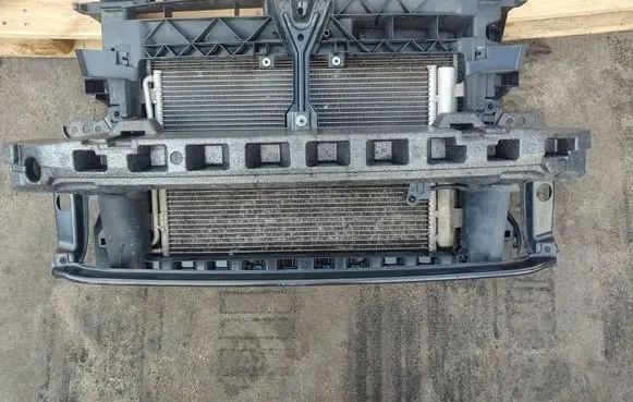 Volkswagen Caddy Radiator support slam panel
