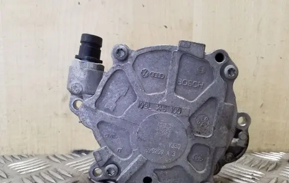 Volkswagen Scirocco Vacuum pump 03L145100