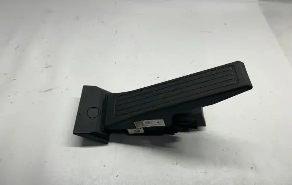 Hyundai Tucson IV NX4 Accelerator throttle pedal 32700N7100