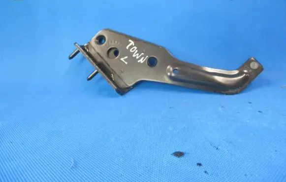 Nissan Townstar Sliding door lower roller guide/hinge 777953075R