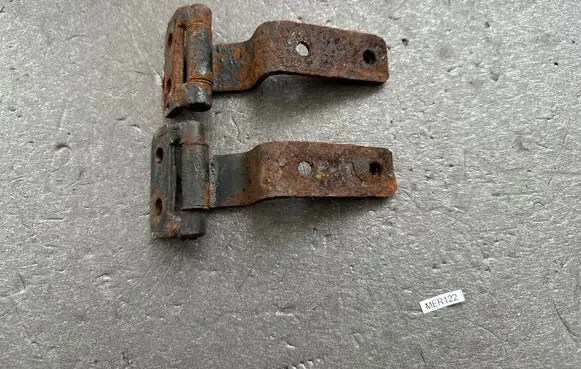 Nissan Patrol 160 Loading door upper hinge 90400C6700