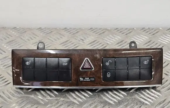 Mercedes-Benz C W203 Hazard light switch 2038707510 33635303 30060710105628