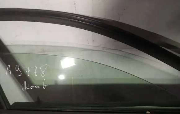Honda Accord Front door window glass four-door as2