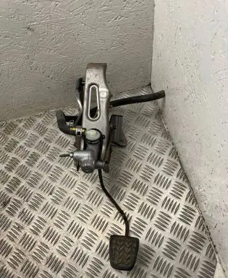 Toyota Avensis Verso Clutch pedal 
