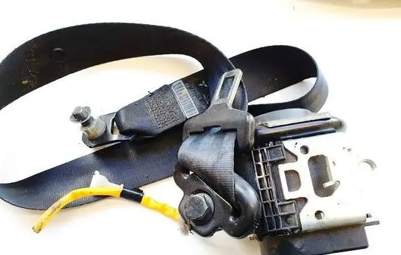 Mitsubishi Colt Front seatbelt 7000a703xa 616600500