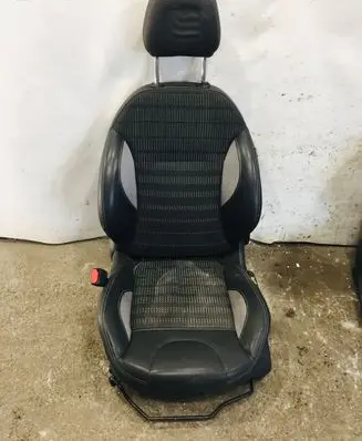 Peugeot 2008 I Front driver seat 