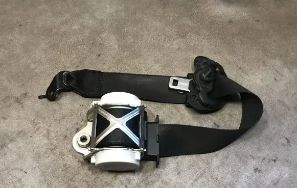 BMW 1 F20 F21 Front seatbelt 7243308