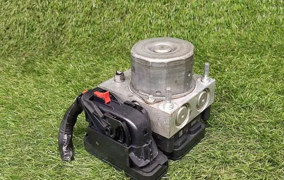 Skoda Fabia Mk2 (5J) ABS Pump 6R0614517AK 6R0907379AT 6R0907379AS