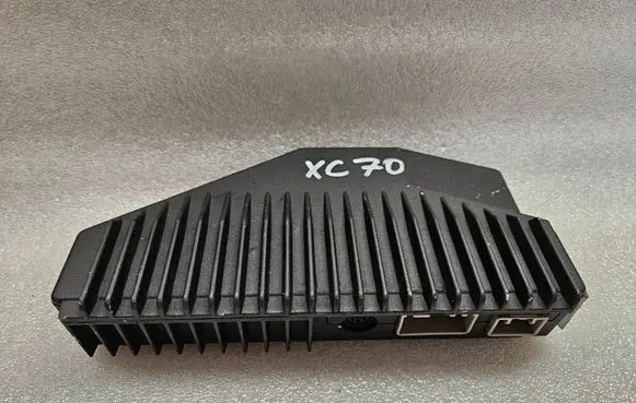 Volvo XC70 Sound amplifier 8673135