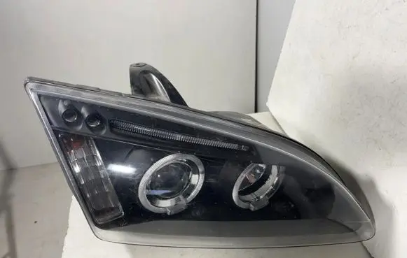 Ford Focus Headlight/headlamp