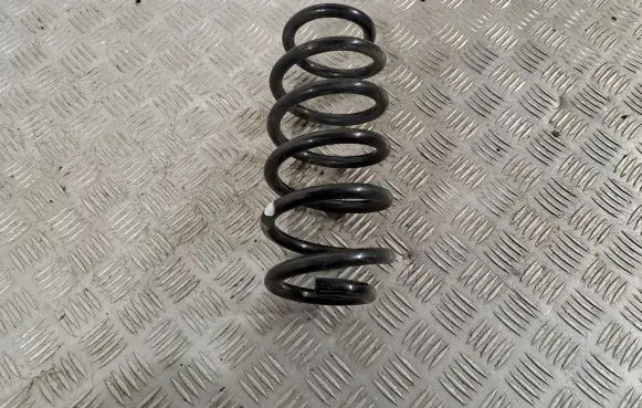 Toyota Avensis T270 Rear coil spring 4823105500