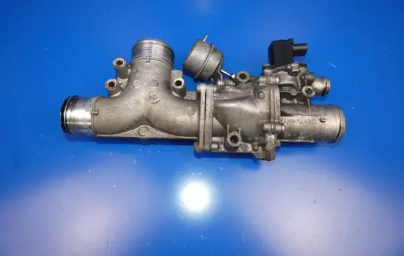 Jaguar XJ X351 EGR valve 70220704 11T069 P416B