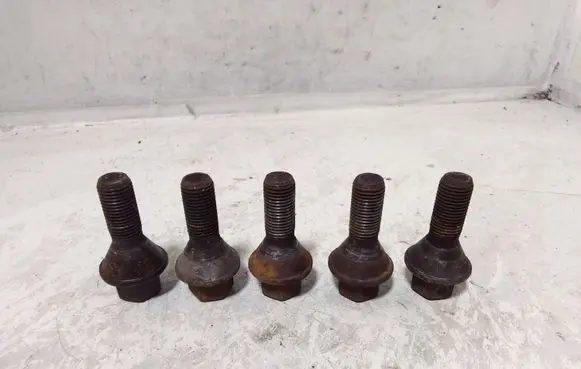 Nissan Primastar Nuts/bolts 