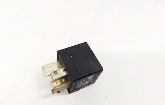 Volkswagen Polo IV 9N3 Other relay 7M0951253A