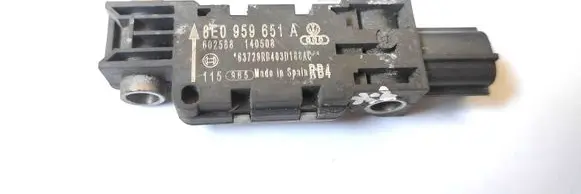 Audi A4 S4 B7 8E 8H Airbag deployment crash/impact sensor 8E0959651A