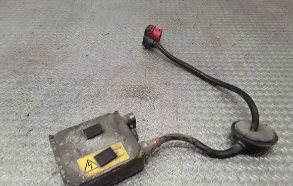 Volkswagen PASSAT B5.5 Headlight ballast module Xenon 