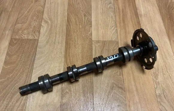 Volkswagen PASSAT B6 Camshaft 03G109239C