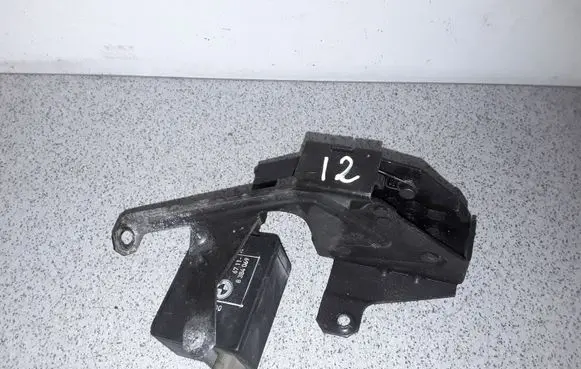BMW 5 E39 Tailgate window lock/catch/latch 8238469 8384069