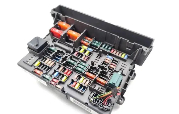 BMW 3 E90 E91 Fuse module 9119444 10688710