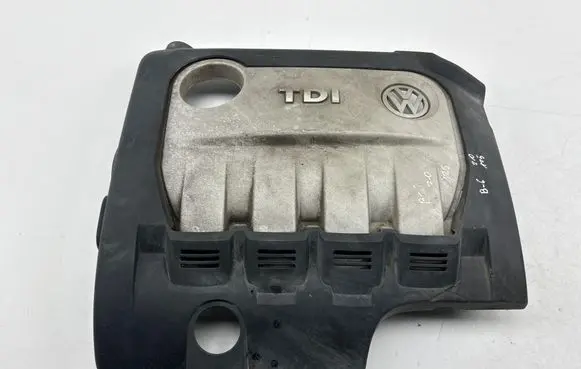 Volkswagen PASSAT B6 Engine cover (trim) 