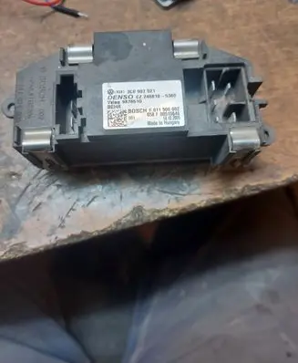 Volkswagen PASSAT B6 Heater blower motor/fan resistor 3C0907521 987651G 2468105380