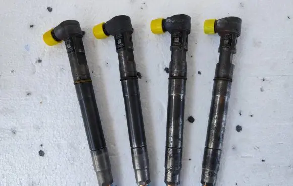 SsangYong Rexton Fuel injector A6720170021 28384645