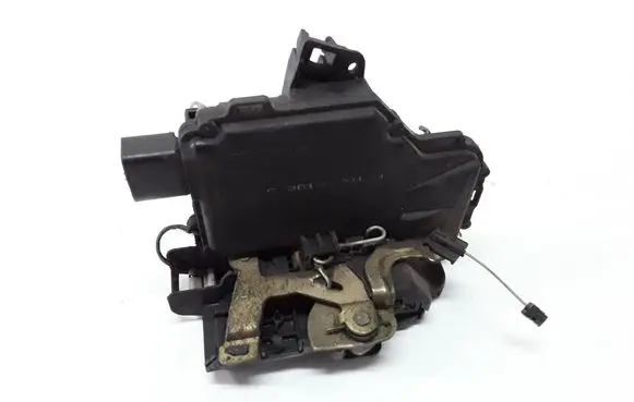 Volkswagen Golf IV Front door lock 3B1637016A