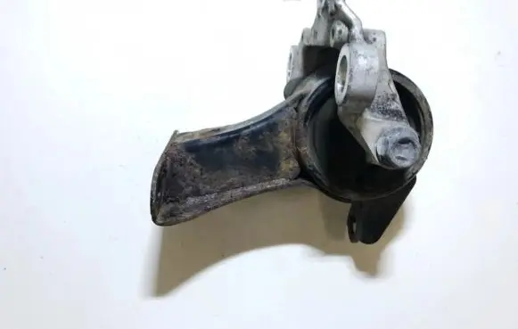 Honda Civic Engine mount bracket