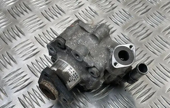 Volkswagen Touareg II Power steering pump 7P6422154 7651955141