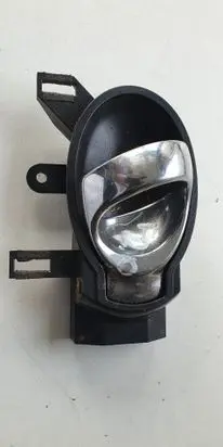 Nissan Juke I F15 Front door interior handle