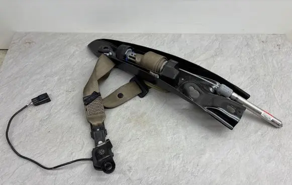 Volvo XC90 Front seatbelt 8639415