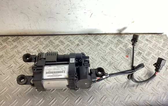 Porsche Macan (95B) Air suspension compressor/pump 95B616006G