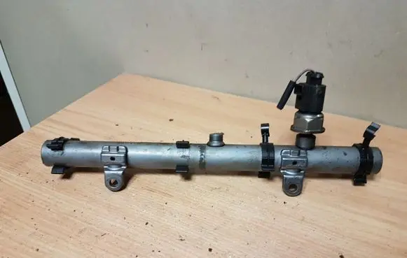 Audi A8 S8 D3 4E Fuel main line pipe 057130089K 0719253490
