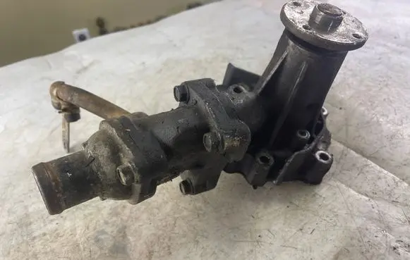 Mitsubishi Pajero Sport I Water pump