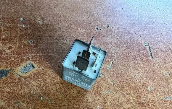 Audi A4 S4 B5 8D Other relay 8A0951253B