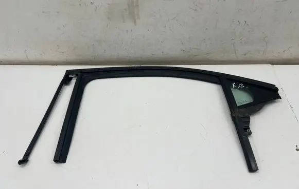 Opel Mokka B Rear vent window glass 9841966180