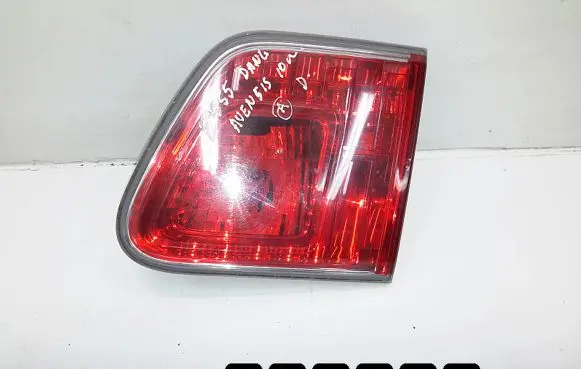 Toyota Avensis T270 Tailgate rear/tail lights