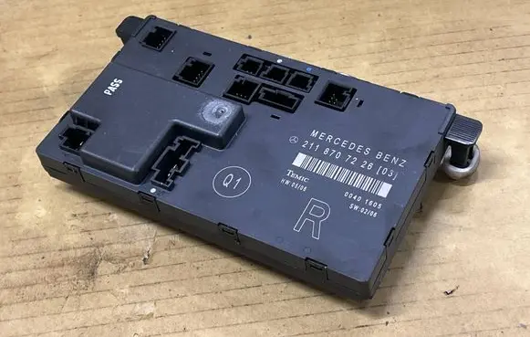 Mercedes-Benz E W211 Door control unit/module 2118707226