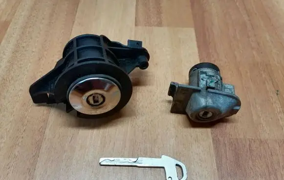 Jaguar XF X250 Front door lock (next to the handle) C2Z5313 8X2322050AC 6W8343655AA
