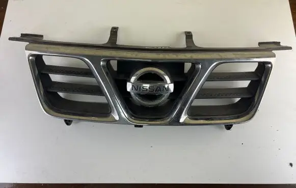 Nissan X-Trail T30 Front bumper upper radiator grill 623108H700 K74112
