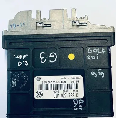 Volkswagen Golf III Engine control unit/module 01M927733C 5DG00765104