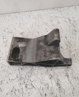 Engine mounting bracket