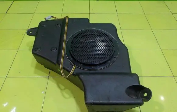 Dodge Caliber Sound amplifier 04672329AC 16AB9