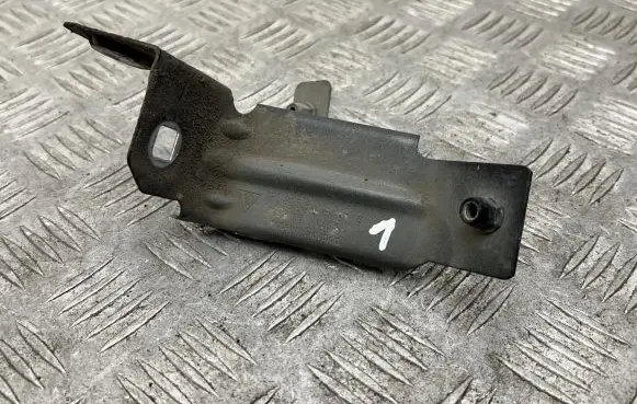 Porsche Cayenne (92A) Fender mounting bracket 7P5805604A