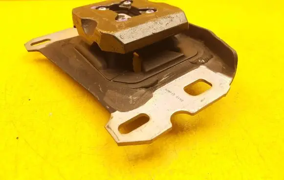 Gearbox mounting bracket
